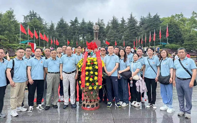 踔厲奮發 勇毅前行 追尋偉人足跡 感悟思想光芒
